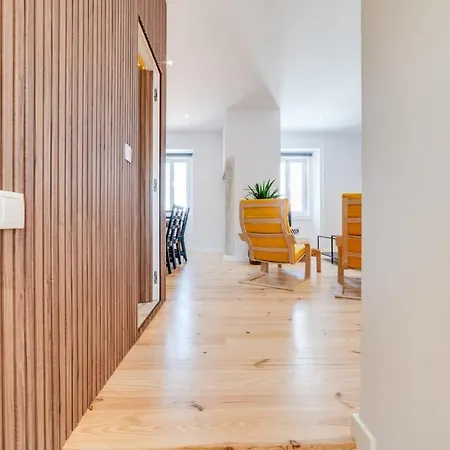 Cozy Coastal Getaway 3br In Apartment Estoril