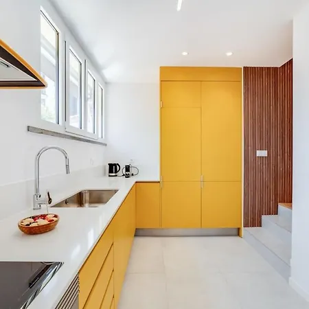 Cozy Coastal Getaway 3br In Estoril