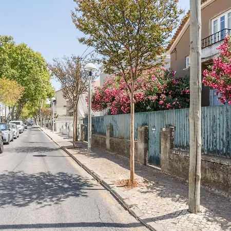 Cozy Coastal Getaway 3br In Estoril
