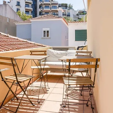 Apartamento Cozy Coastal Getaway 3br In *
